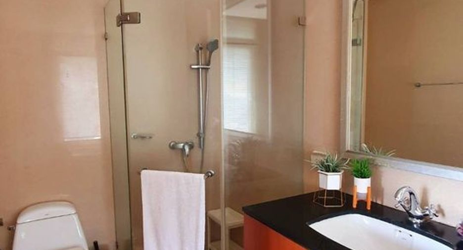 For rent 3 bedrooms condo in Watthana, Bangkok