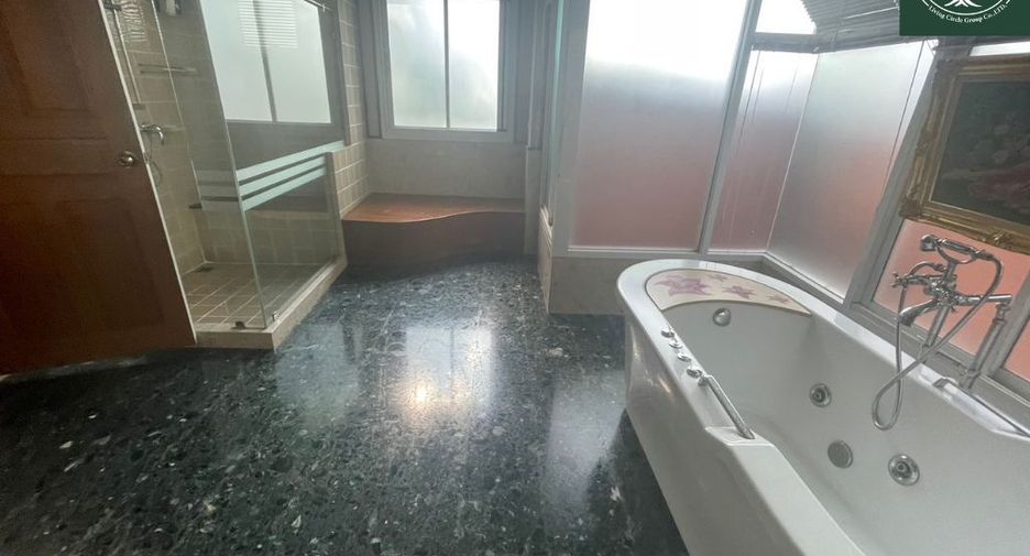 For rent 6 bedrooms house in Mueang Samut Prakan, Samut Prakan