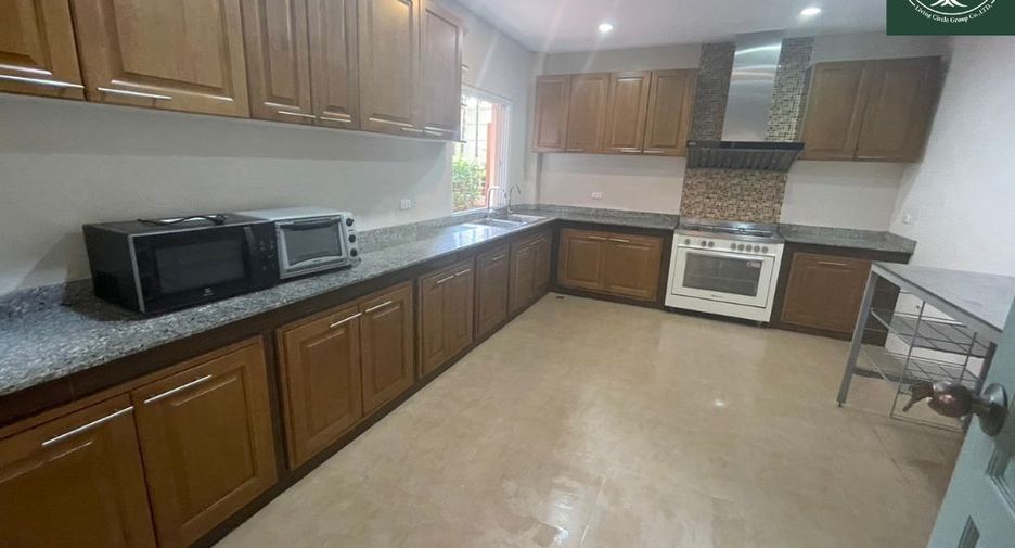 For rent 6 bedrooms house in Mueang Samut Prakan, Samut Prakan