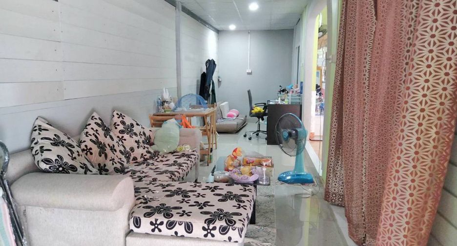 For sale 2 bed townhouse in Wiset Chai Chan, Ang Thong