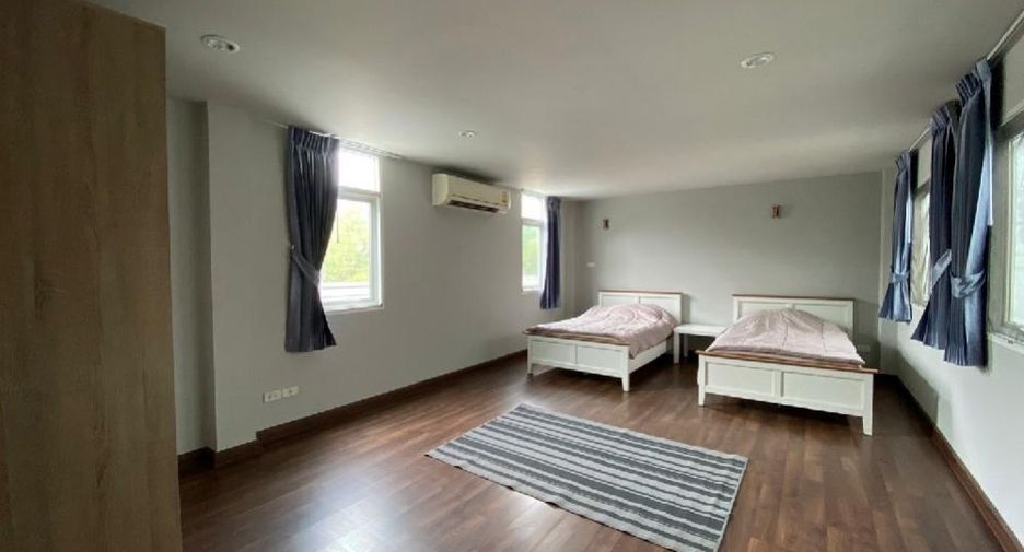 For rent 3 bedrooms house in Watthana, Bangkok
