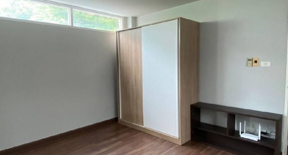 For rent 3 bedrooms house in Watthana, Bangkok