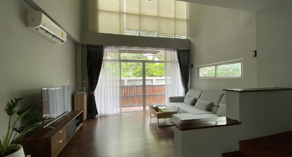 For rent 3 bedrooms house in Watthana, Bangkok