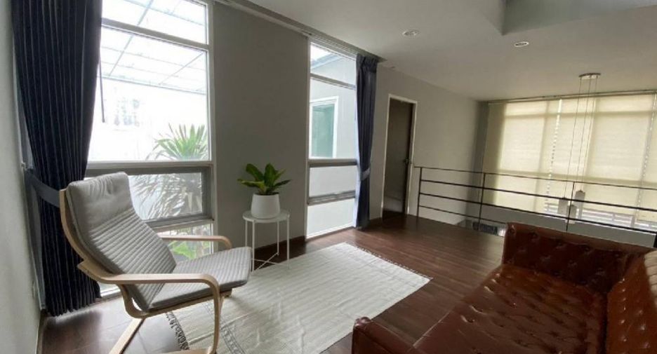 For rent 3 bedrooms house in Watthana, Bangkok