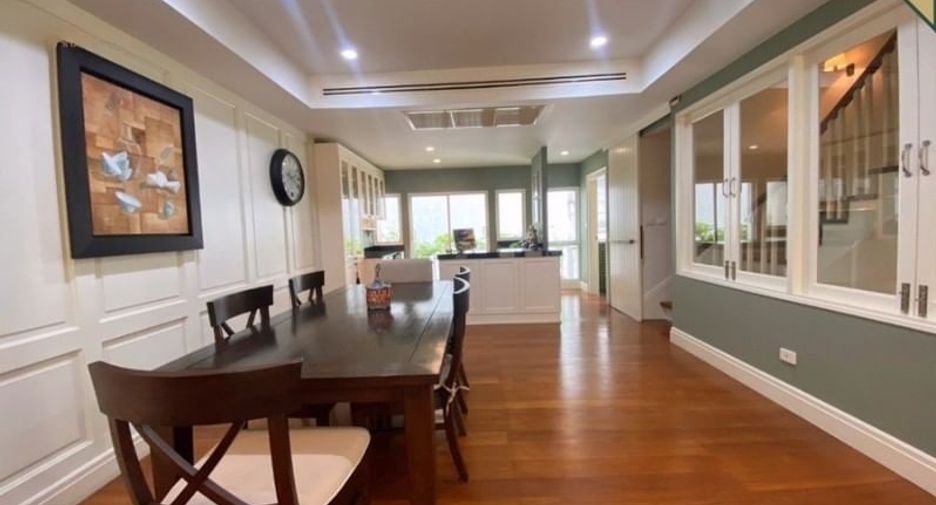 For sale 3 ベッドルーム townhouse in Watthana, Bangkok