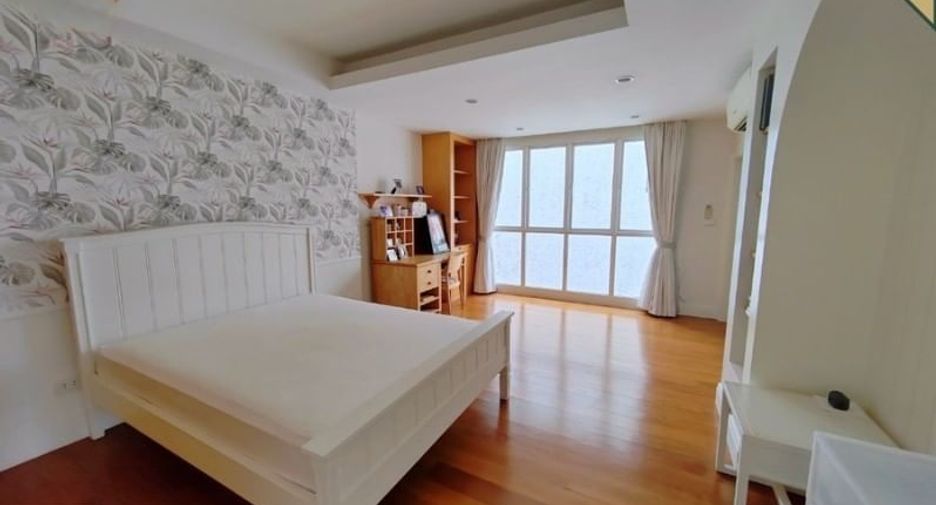 For sale 3 ベッドルーム townhouse in Watthana, Bangkok