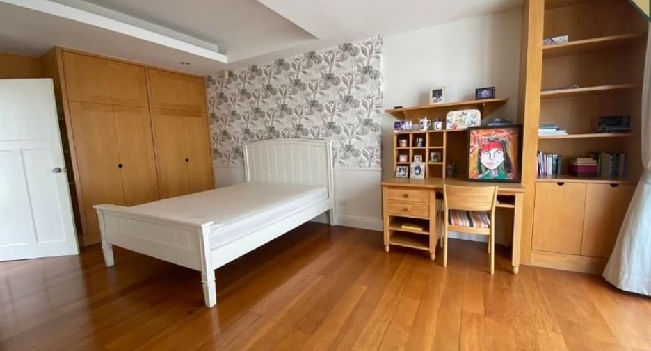 For sale 3 ベッドルーム townhouse in Watthana, Bangkok