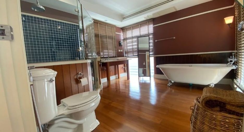 For sale 3 ベッドルーム townhouse in Watthana, Bangkok