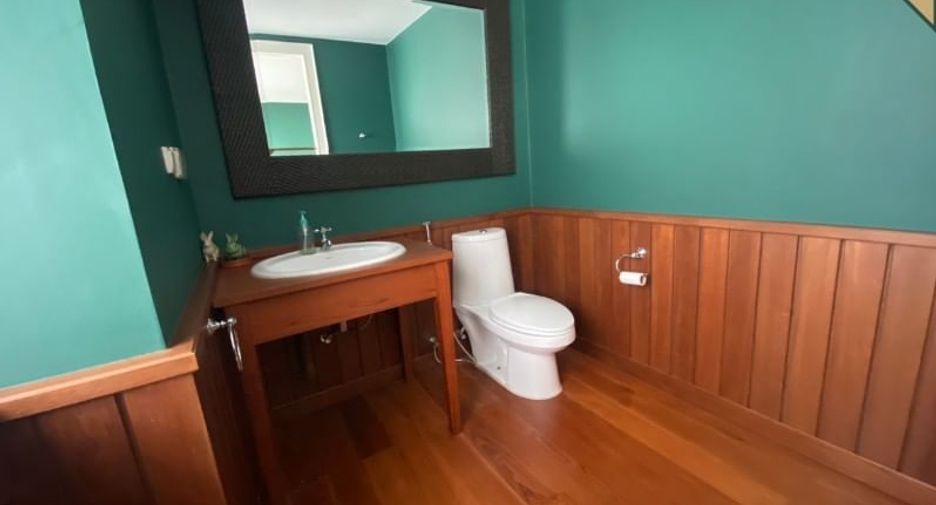 For sale 3 ベッドルーム townhouse in Watthana, Bangkok