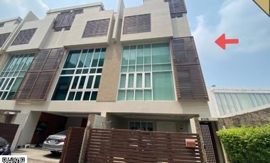 For sale 3 ベッドルーム townhouse in Watthana, Bangkok