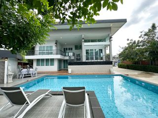 For sale 6 bed retail Space in Sattahip, Chonburi