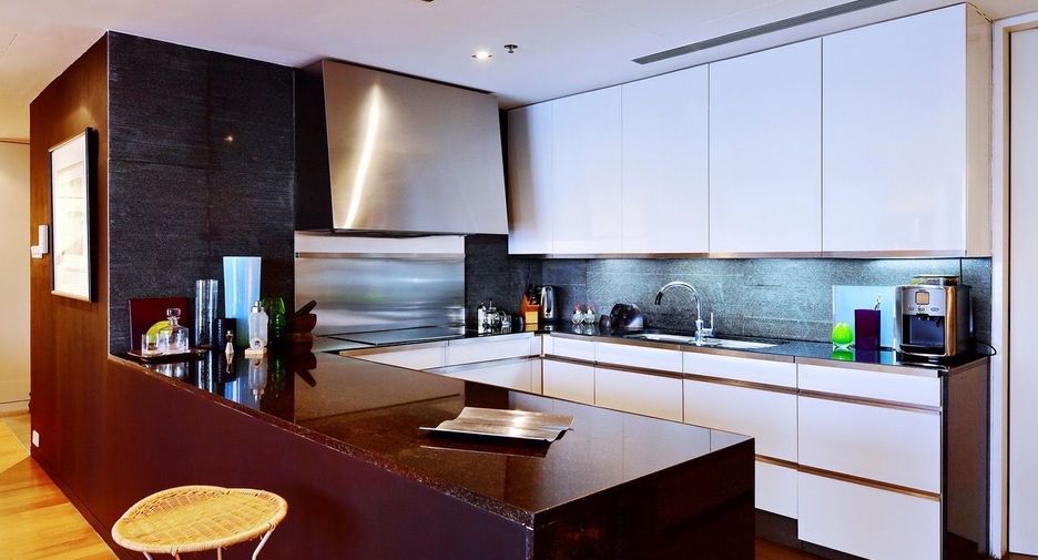 For rent 2 bedrooms condo in Sathon, Bangkok