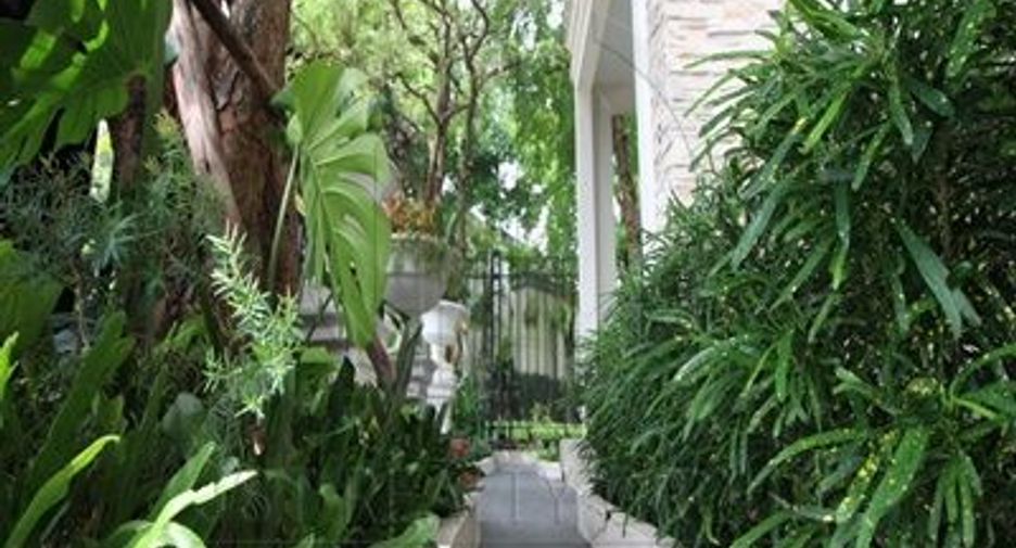 For rent 4 bedrooms house in Bueng Kum, Bangkok