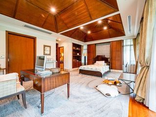 Haus zur Miete und zum Kauf mit 5 Zimmer in Watthana, Bangkok