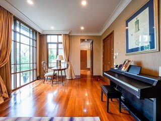 Haus zur Miete und zum Kauf mit 5 Zimmer in Watthana, Bangkok