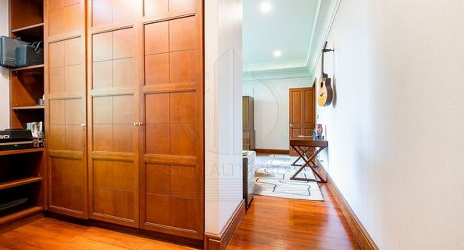 Haus zur Miete und zum Kauf mit 5 Zimmer in Watthana, Bangkok