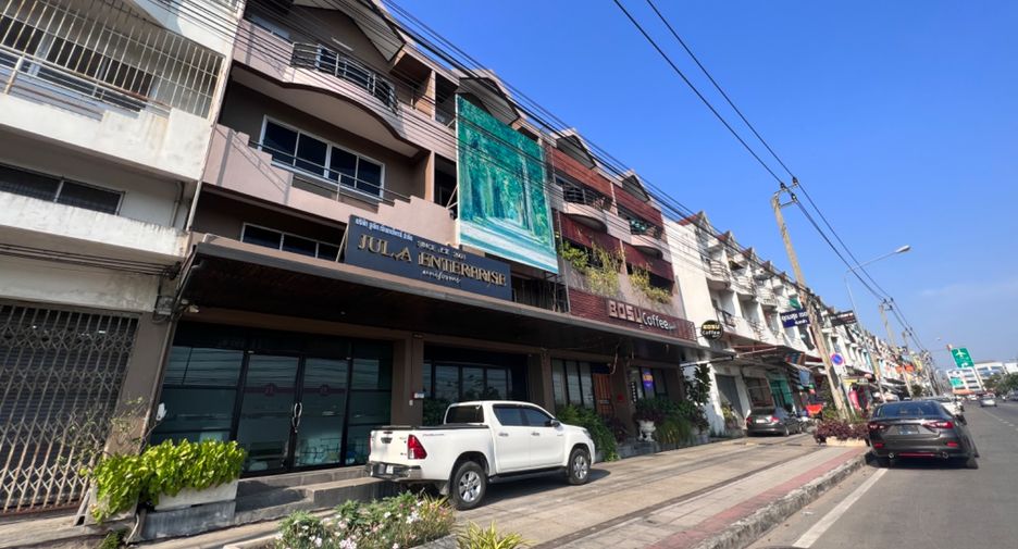 For sale 5 bed retail Space in Lat Krabang, Bangkok