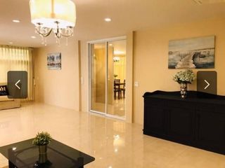 Apartamento en alquiler de 3 habitaciones en Din Daeng, Bangkok