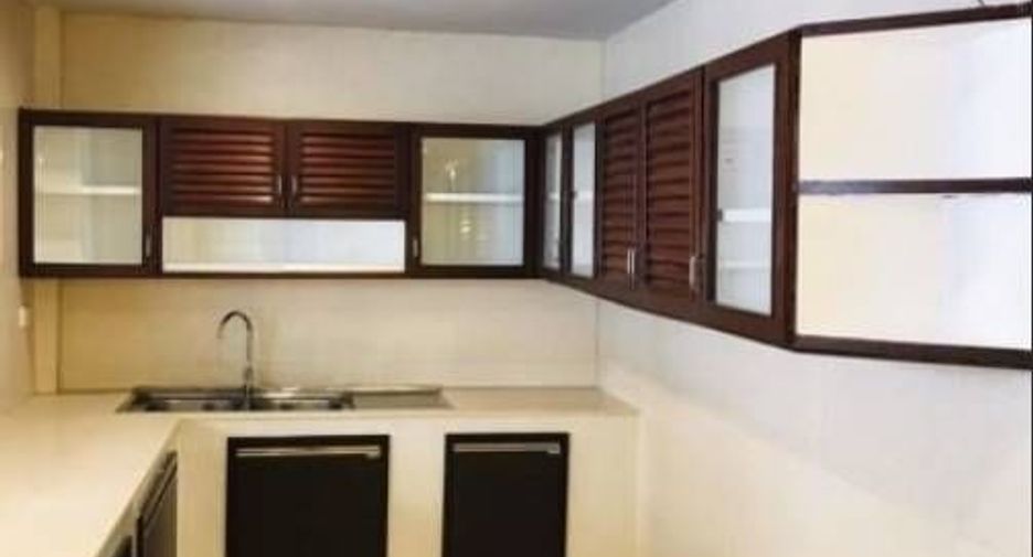 Apartamento en alquiler de 3 habitaciones en Din Daeng, Bangkok
