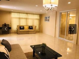 Apartamento en alquiler de 3 habitaciones en Din Daeng, Bangkok