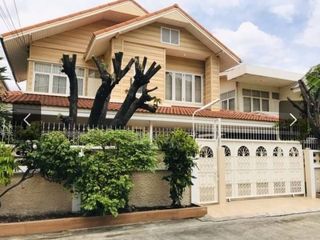 Apartamento en alquiler de 3 habitaciones en Din Daeng, Bangkok