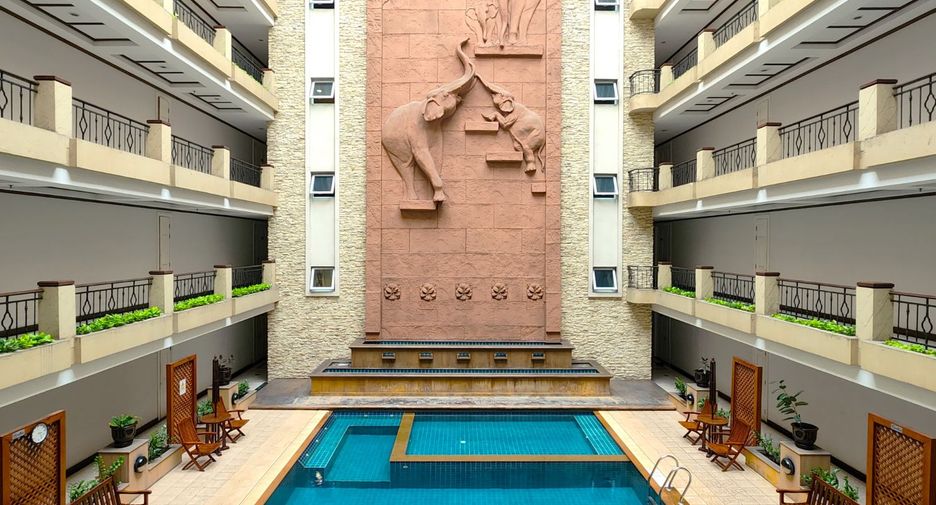 À louer et à vendre 3 chambres condo à Watthana, Bangkok