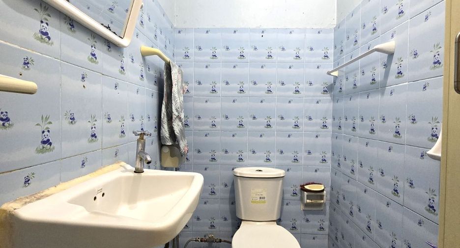 For sale 2 bedrooms townhouse in Bang Khen, Bangkok