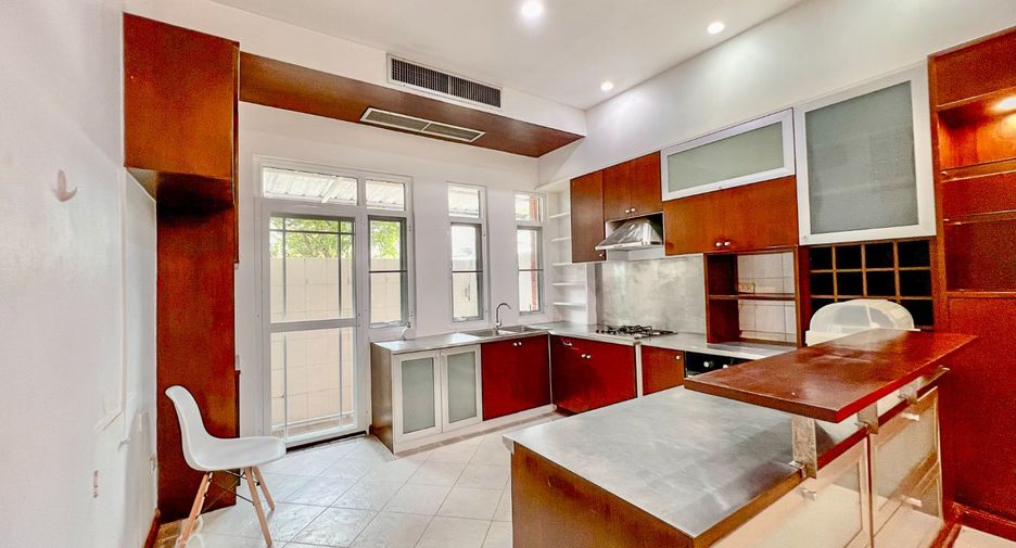 For rent そして for sale 3 Beds villa in Watthana, Bangkok