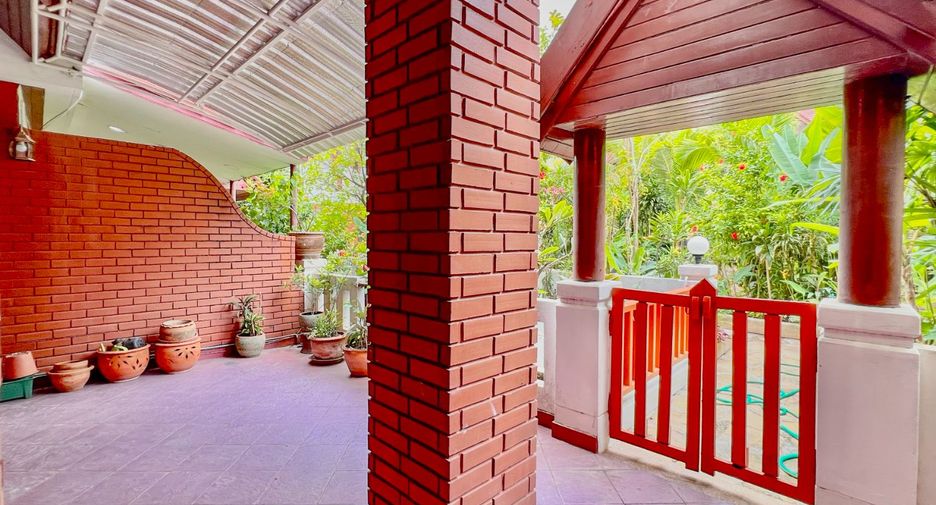 For rent and for sale 3 bed villa in Watthana, Bangkok