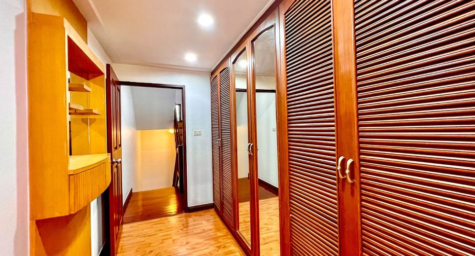 For rent and for sale 3 bed villa in Watthana, Bangkok