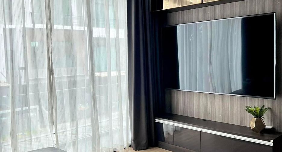 For rent 3 bedrooms townhouse in Saphan Sung, Bangkok