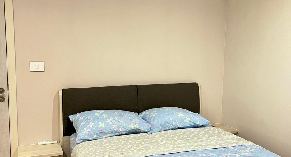 For rent 3 bedrooms townhouse in Saphan Sung, Bangkok