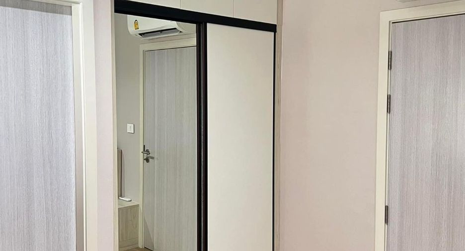For rent 3 bedrooms townhouse in Saphan Sung, Bangkok