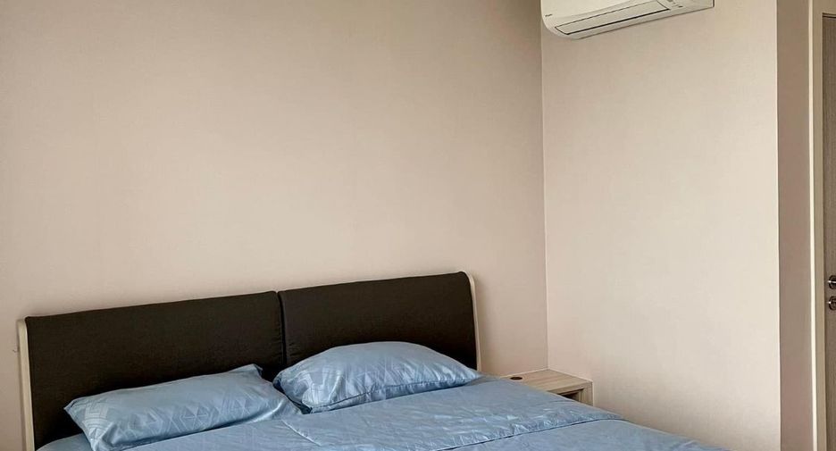 For rent 3 bedrooms townhouse in Saphan Sung, Bangkok