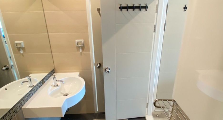 For sale 2 bedrooms condo in Sathon, Bangkok