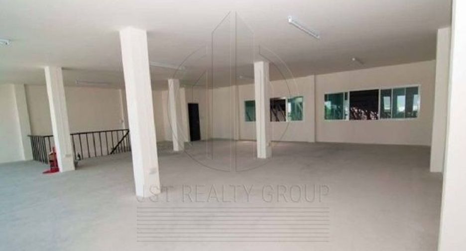 Casa adosada en alquiler de estudio en Bang Sao Thong, Samut Prakan