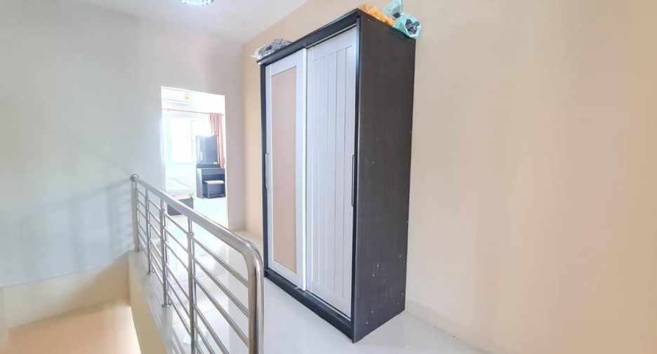 À vendre 2 chambres maison de ville à Mueang Rayong, Rayong