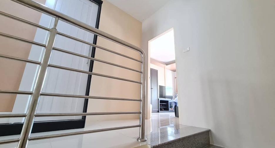 À vendre 2 chambres maison de ville à Mueang Rayong, Rayong