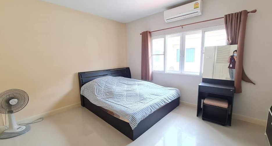 À vendre 2 chambres maison de ville à Mueang Rayong, Rayong