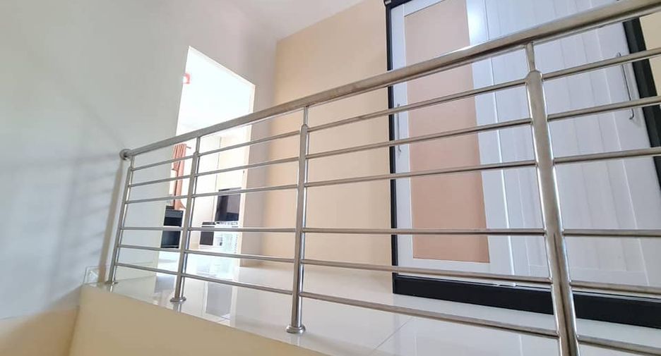 À vendre 2 chambres maison de ville à Mueang Rayong, Rayong