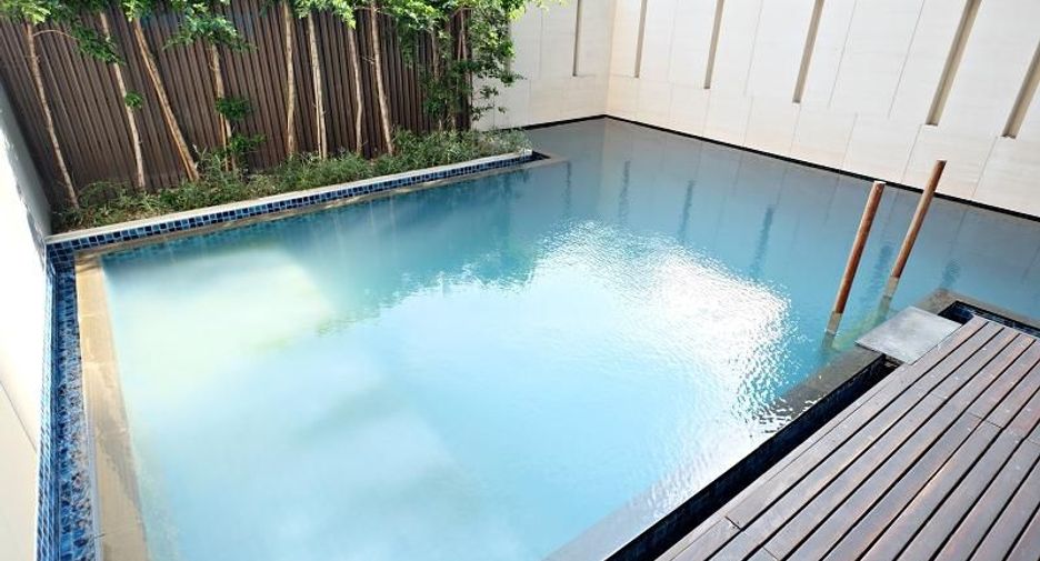 For rent 4 ベッドルーム condo in Yan Nawa, Bangkok