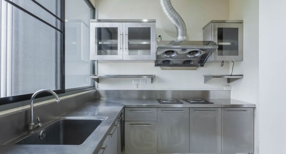 Condo en venta de 3 habitaciones en Khlong Toei, Bangkok