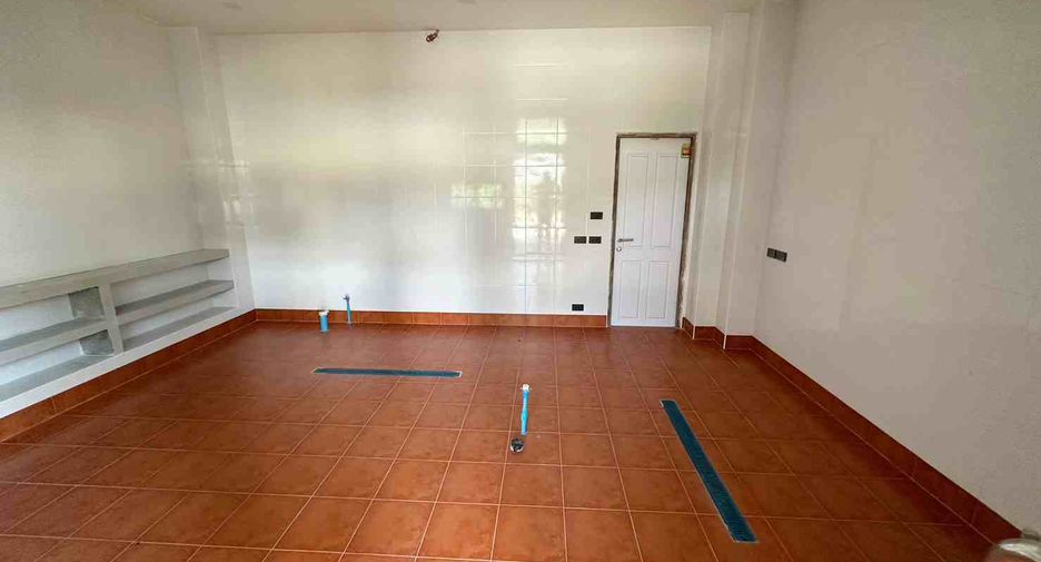 For sale 4 bed house in Mueang Lamphun, Lamphun