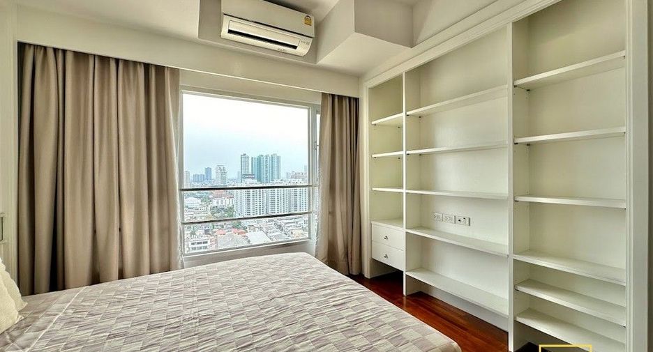 For rent 3 bed condo in Yan Nawa, Bangkok