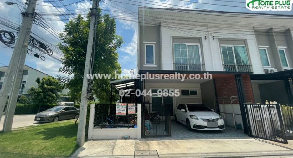 For sale 3 bedrooms townhouse in Don Mueang, Bangkok