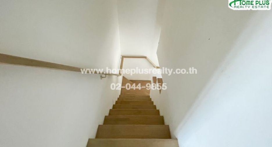 For sale 3 bedrooms townhouse in Don Mueang, Bangkok