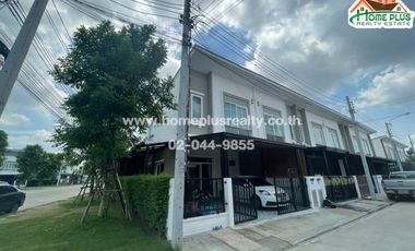 For sale 3 bedrooms townhouse in Don Mueang, Bangkok