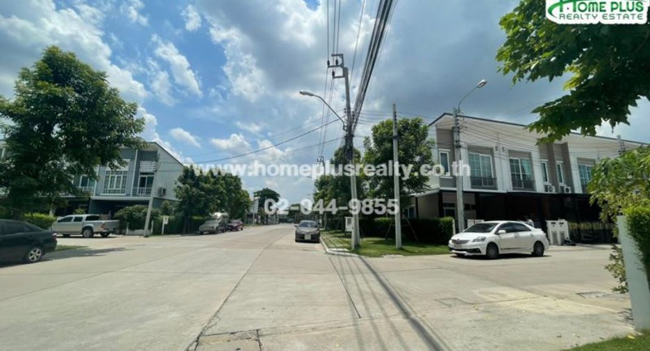 For sale 3 bedrooms townhouse in Don Mueang, Bangkok
