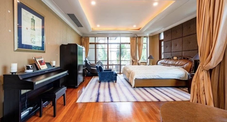For rent そして for sale 5 Beds house in Watthana, Bangkok