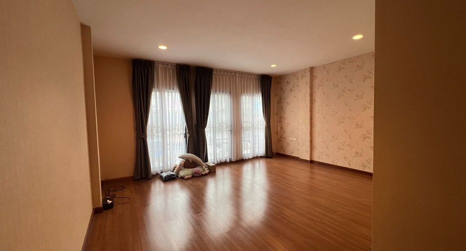For sale 3 bedrooms house in Prawet, Bangkok
